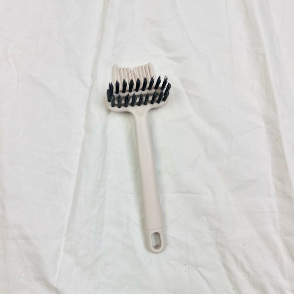 Free with purchase double sided beige hairbrush cleaning tool - Picture 1 of 2